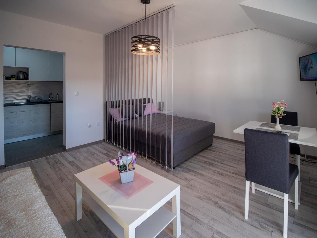 Apartman Sara Apartment Novi Sad Exterior photo